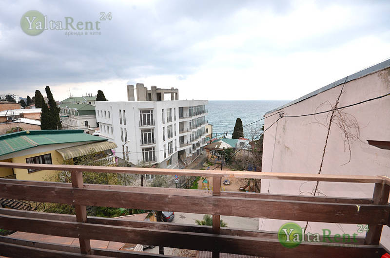 Фото: Однокомнатные апартаменты-студия  с видом на море в гостевом доме (прованс) Массандровский пляж