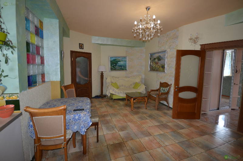 Фото: Трехкомнатные апартаменты в гостевом доме в Ялте на улице Боткинской