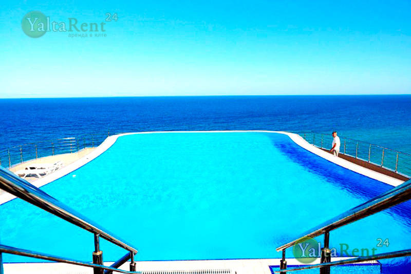 Фото: Вилла VIP с видом на море на берегу, в Ливадии