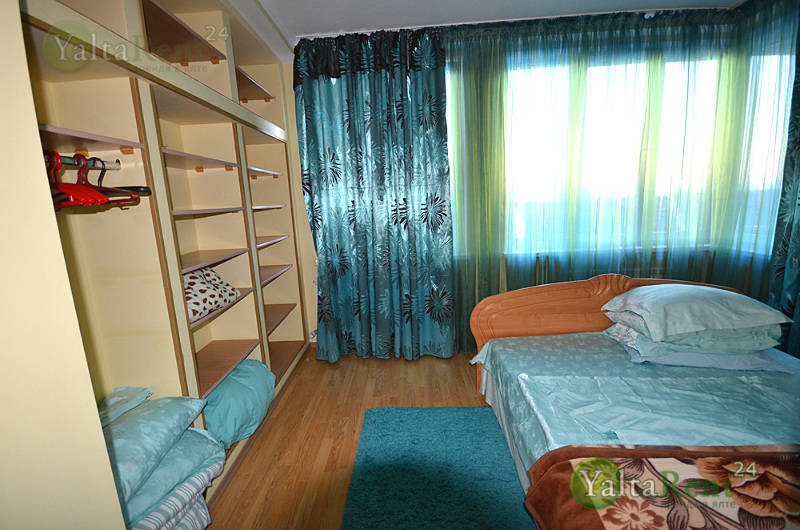 Фото: Ялта. Двухкомнатные апартаменты в гостевом доме над Массандровским пляжем с видом на море