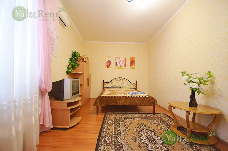 Фото: Двухкомнатная квартира возле набережной, в районе гостиницы "Ореанда", Приморского парка