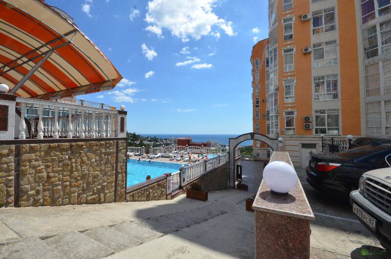 Фото: Ялта. Апартаменты с видом на море в ЖК "Дарсан палас", с бассейном и парковкой, над набережной