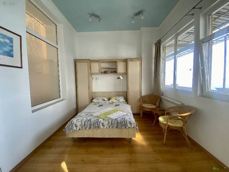 Фото: Двухкомнатные апартаменты с видом на море, в Ялте на Массандровском пляже 